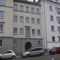 Wohnhaus in geschlossener Bebauung in Ecklage (bauliche Einheit mit Uferstraße 42) Jahnstraße 1
