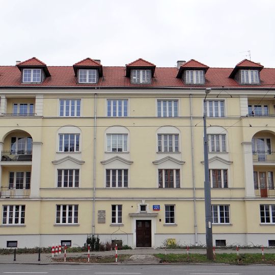 Dom przy alei Niepodległości 221