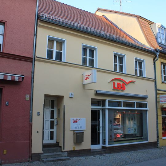 Wohngebäude & Wohnhaus & Vorderhaus & Seitenflügel Charlottenstraße 9