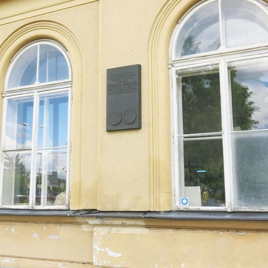 Pamětní deska Otakara Španiela na základní umělecké škole v Jablonci nad Nisou