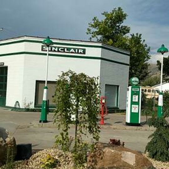 River Heights Sinclair Station