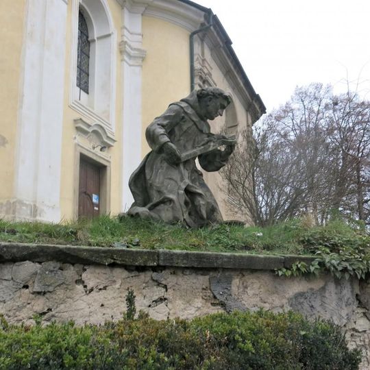 Socha svatého Františka u kostela v Kostomlatech nad Labem