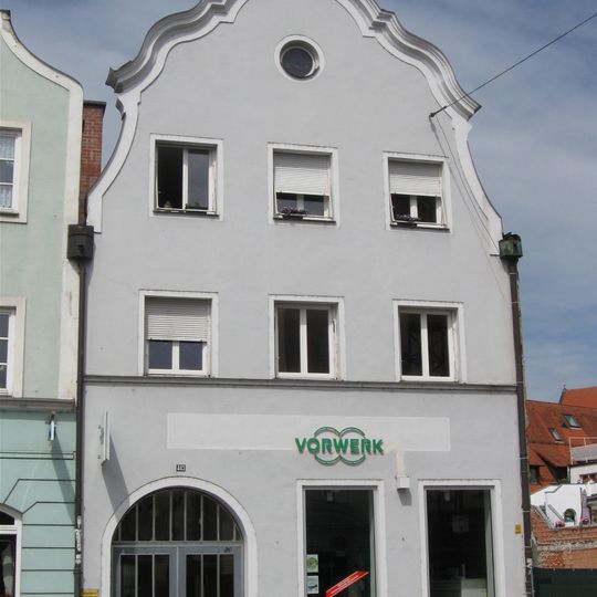 Wohn- und Geschäftshaus