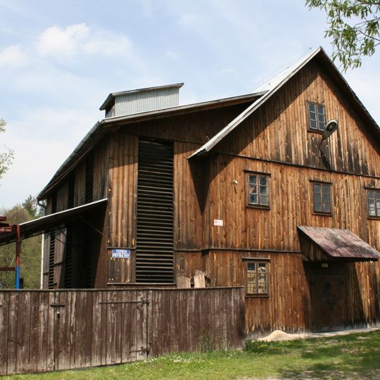 Młyn wodny na rz. Wieprz, wraz z kołem podsiębiernym i wyposażeniem mechanicznym