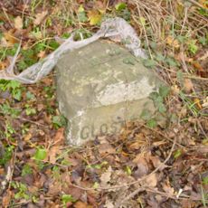 Milestone, 600m N of Newnham