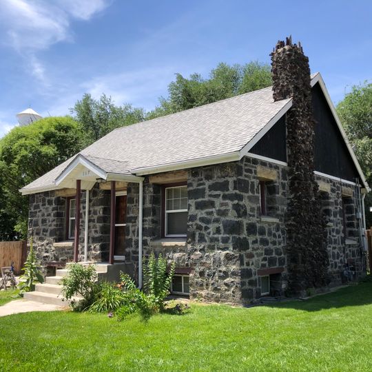 Jose and Gertrude Anasola House