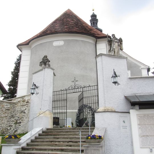 Stiegenaufgang und Verkündigungsgruppe
