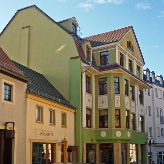Mietshaus in geschlossener Bebauung Hauptstraße 31