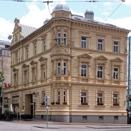 Wohn- und Geschäftshaus