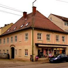 Ehemaliges Gartengut, jetzt Wohn- und Geschäftshaus