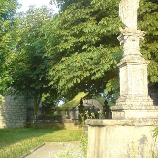 Figura Matki Boskiej z Dzieciątkiem