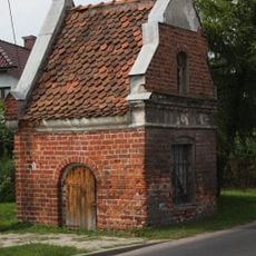 Kaplica św. Jerzego z otoczeniem 50 - 100 m