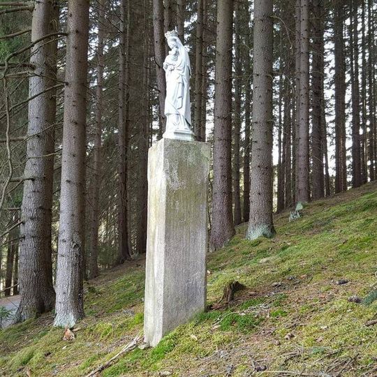 Socha Panny Marie severovýchodně kláštera v Novém Dvoře