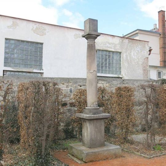 Sloup v klášterní zahradě v České Lípě