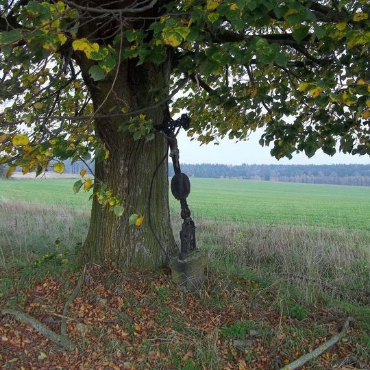 Kříž severovýchodně od Březiny