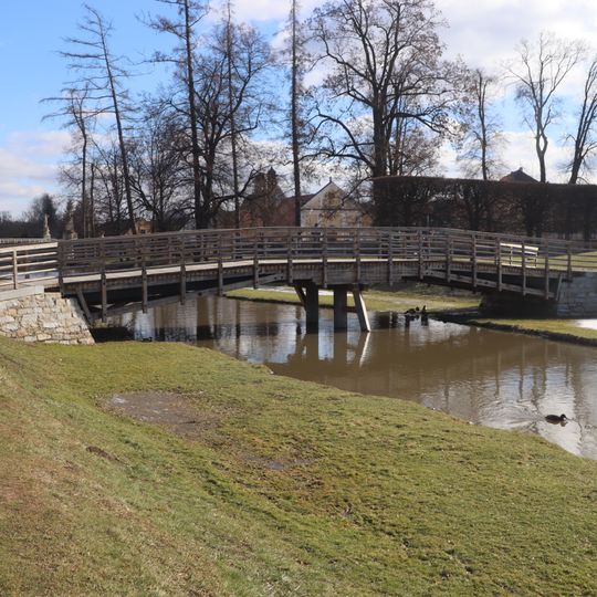 Východní lávka přes Rokytnou v zámeckém parku v Jaroměřicích nad Rokytnou