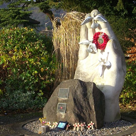 The Hand of Peace, Barnards Green war memorial