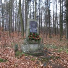 Památník západně od městyse Chudenice