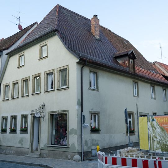 Wohn- und Geschäftshaus