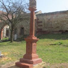 Sloup se sochou Panny Marie