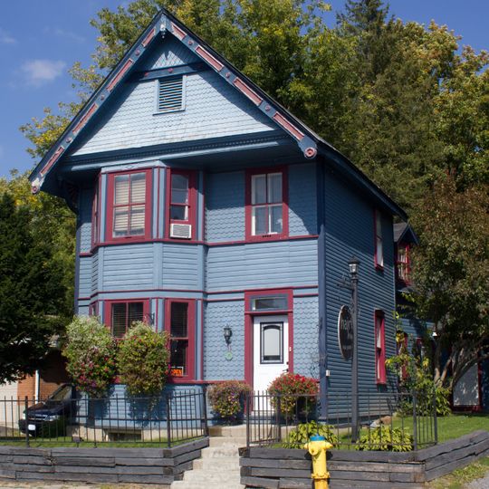 5559 Manotick Main Street