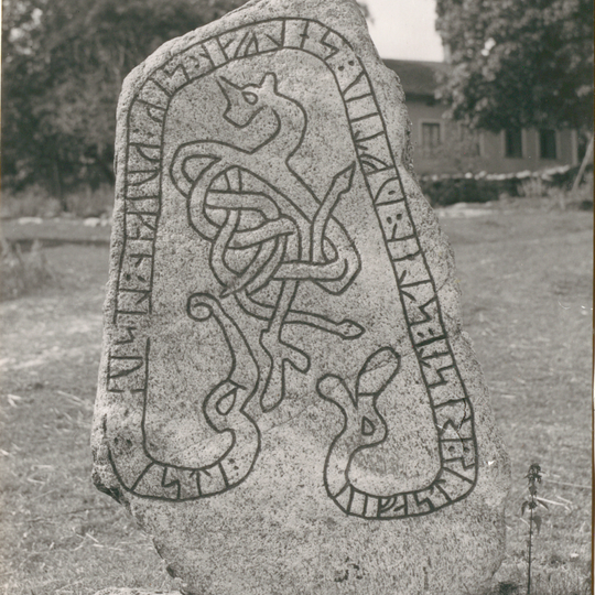 Uppland Runic Inscription 734