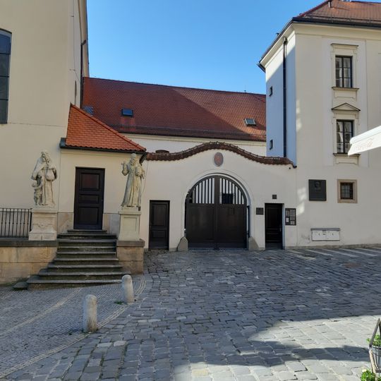 Brána kapucínského kláštera v Brně