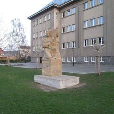 Socha v Rokycanech u Třebízského ulice