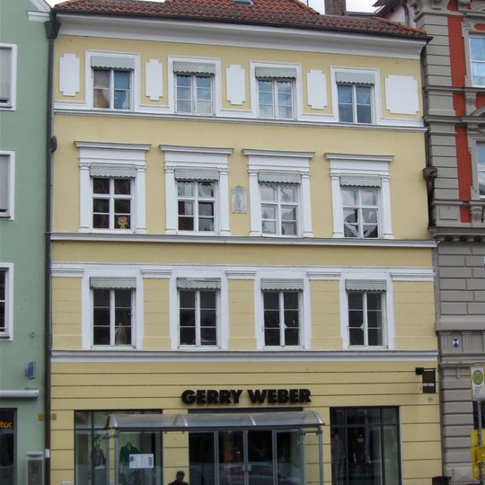 Wohn- und Geschäftshaus