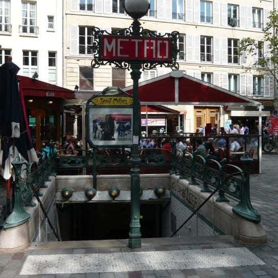 Édicule Guimard, station Saint-Michel