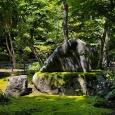 菅裸馬句碑