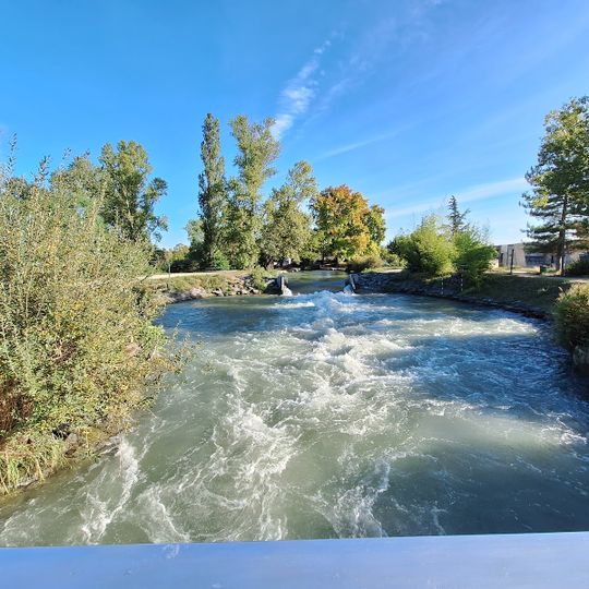 Aire naturelle de camping de l’Espace Eaux Vives