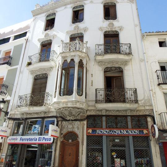 Residential building in 9 España Square, Requena