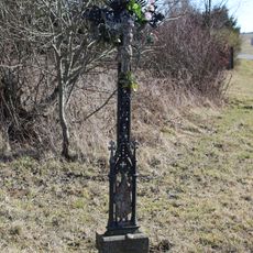 Kříž u rozcestí u zemědělského družstva