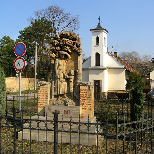 Pomník padlým v 1. světové válce na návsi v Nedomicích