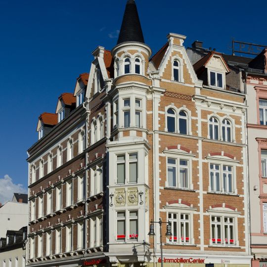 Wohn- und Geschäftshaus in geschlossener Bebauung und Ecklage Markt 15