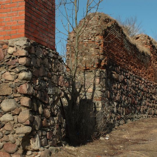 Mury obronne w Debrznie