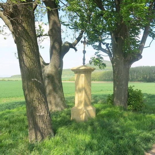 Kříž u silnice severně od Černoučku