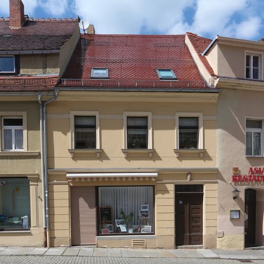 Wohnhaus in geschlossener Bebauung Bautzner Straße 21