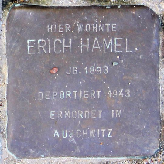 Stolperstein en memoria de Erich Hamel