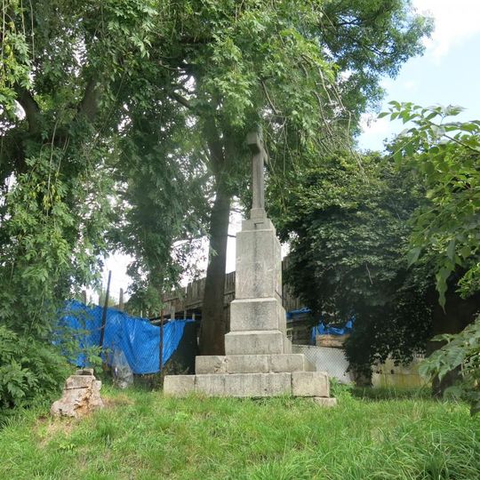 Kříž v parku v Poštovní ulici v Nejdku