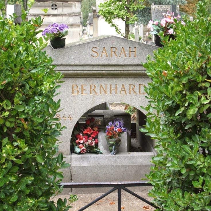 Grave of Bernhardt