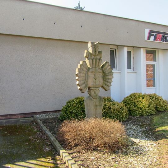 Socha Šašek a slunce v Šumperku na Šumavské ulici