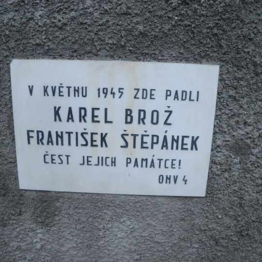 Pamětní deska Karla Brože a Františka Štěpánka v ulici Na Veselí v Praze