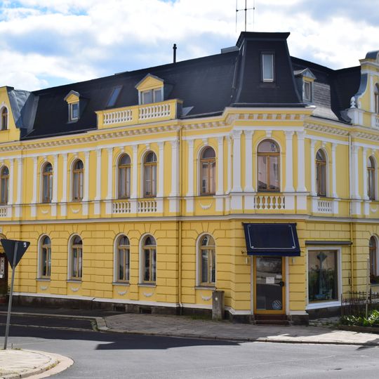 Wohn- und Geschäftshaus