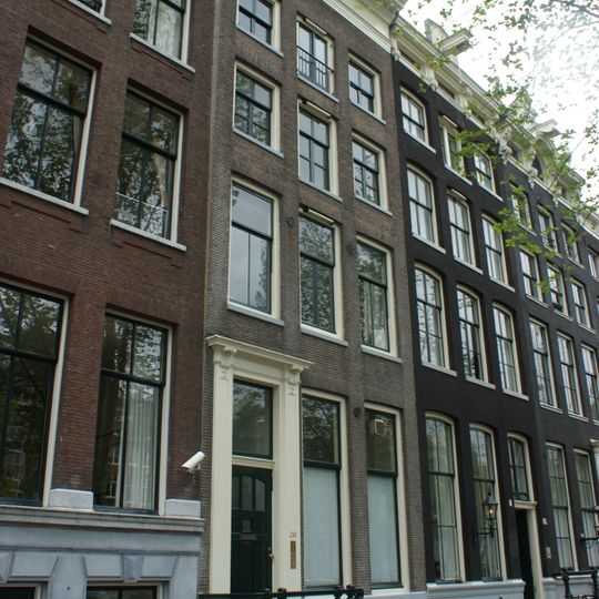 Pand met gevel onder rechte lijst