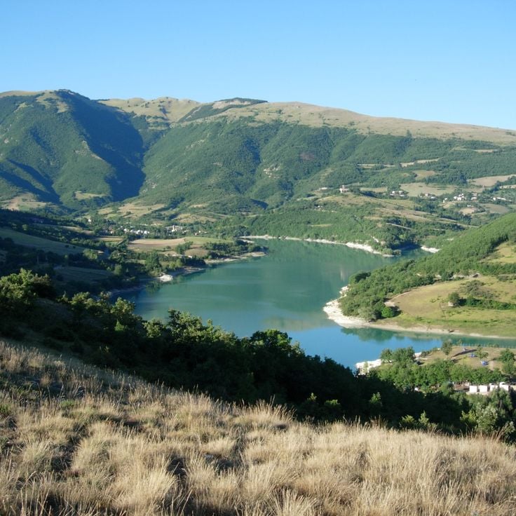 Fiastra Gölü