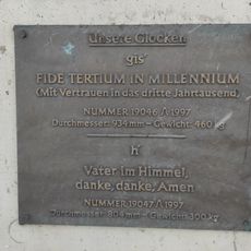 Unsere Glocke "dis", "fis"