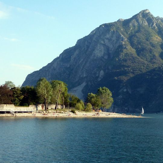 Beach of Abbadia Lariana