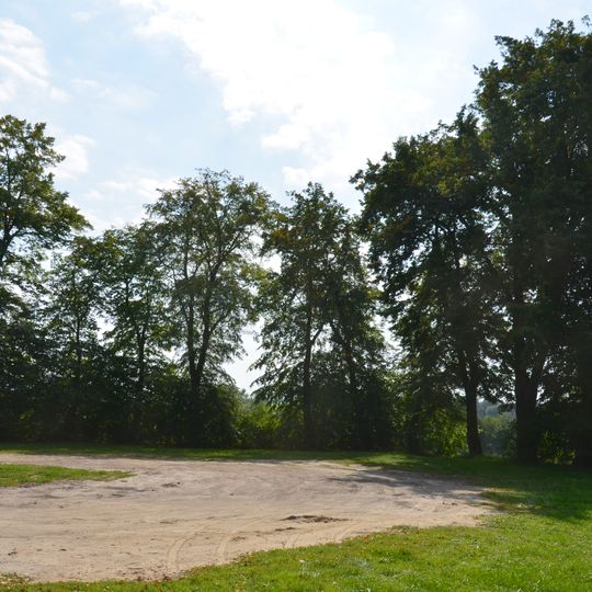 Cmentarz przykościelny - otoczenie kościoła stanowiące działkę nr 489